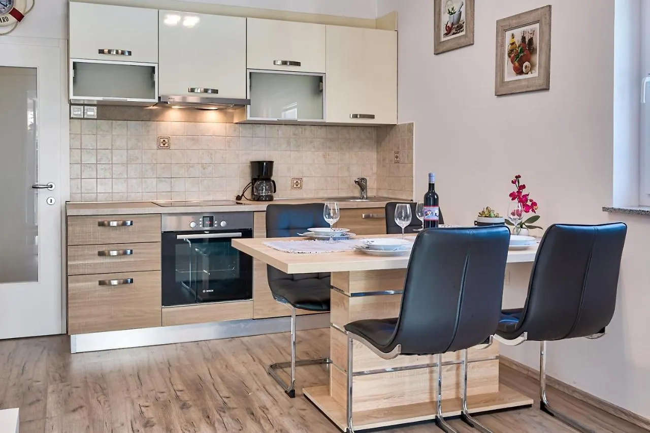 Apartments Lara Medulin