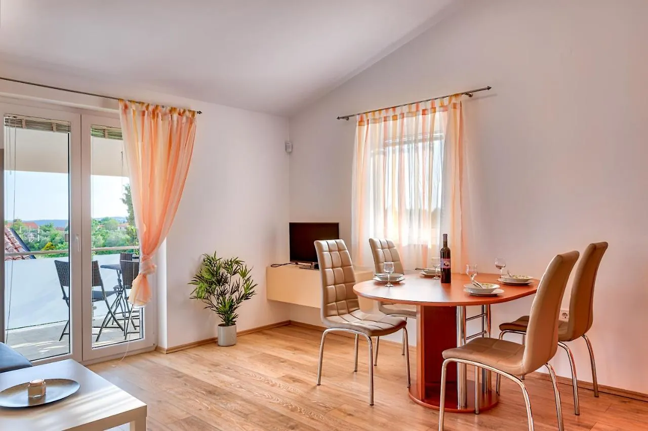 Apartments Lara Medulin 0*,