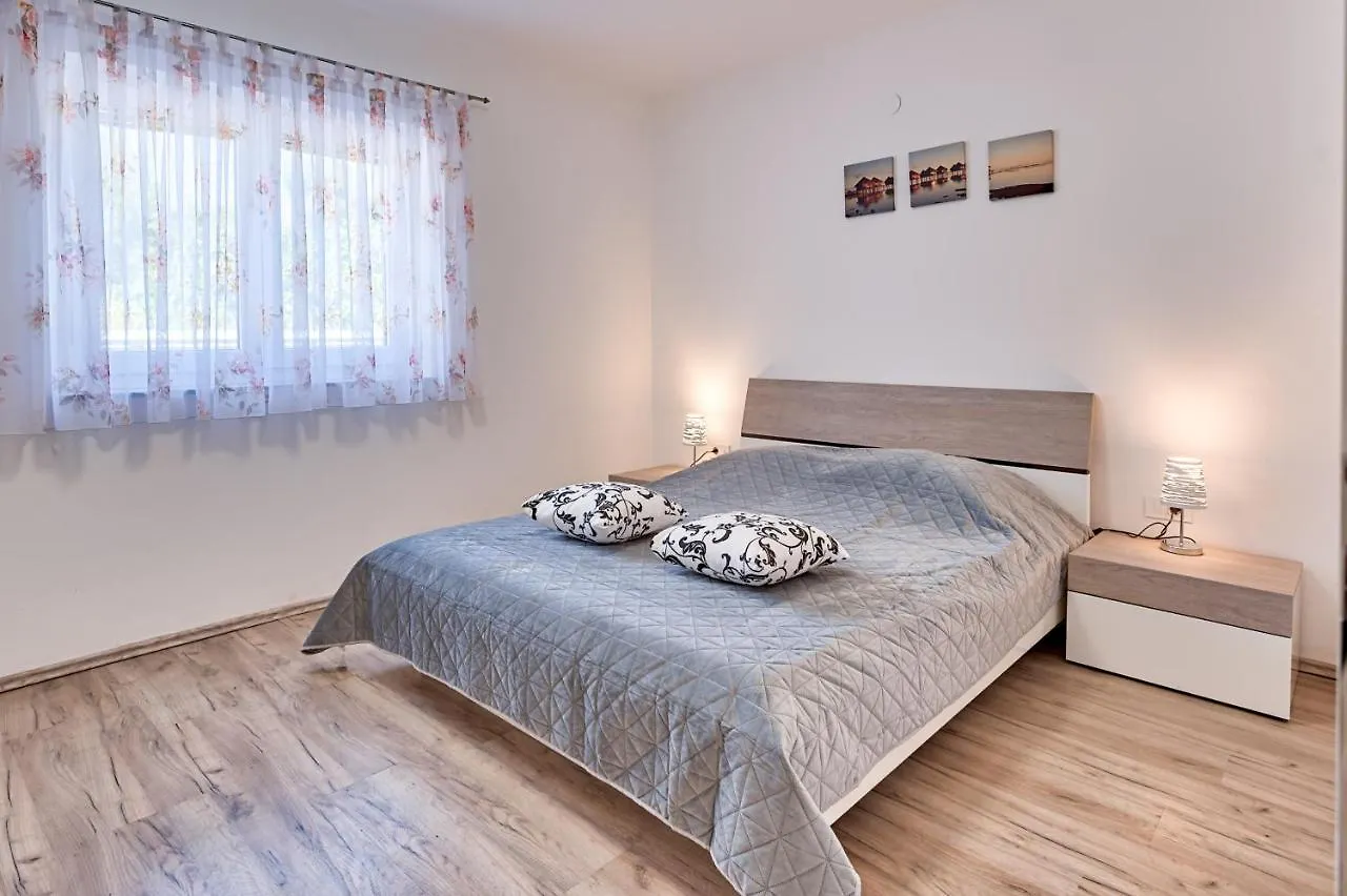 Apartments Lara Medulin