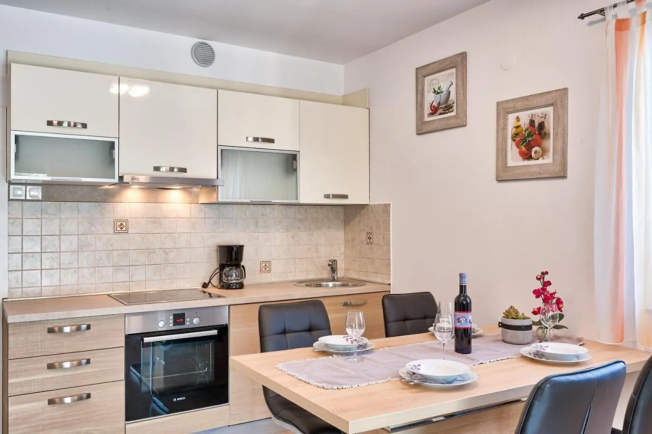 Apartments Lara Medulin Croatia