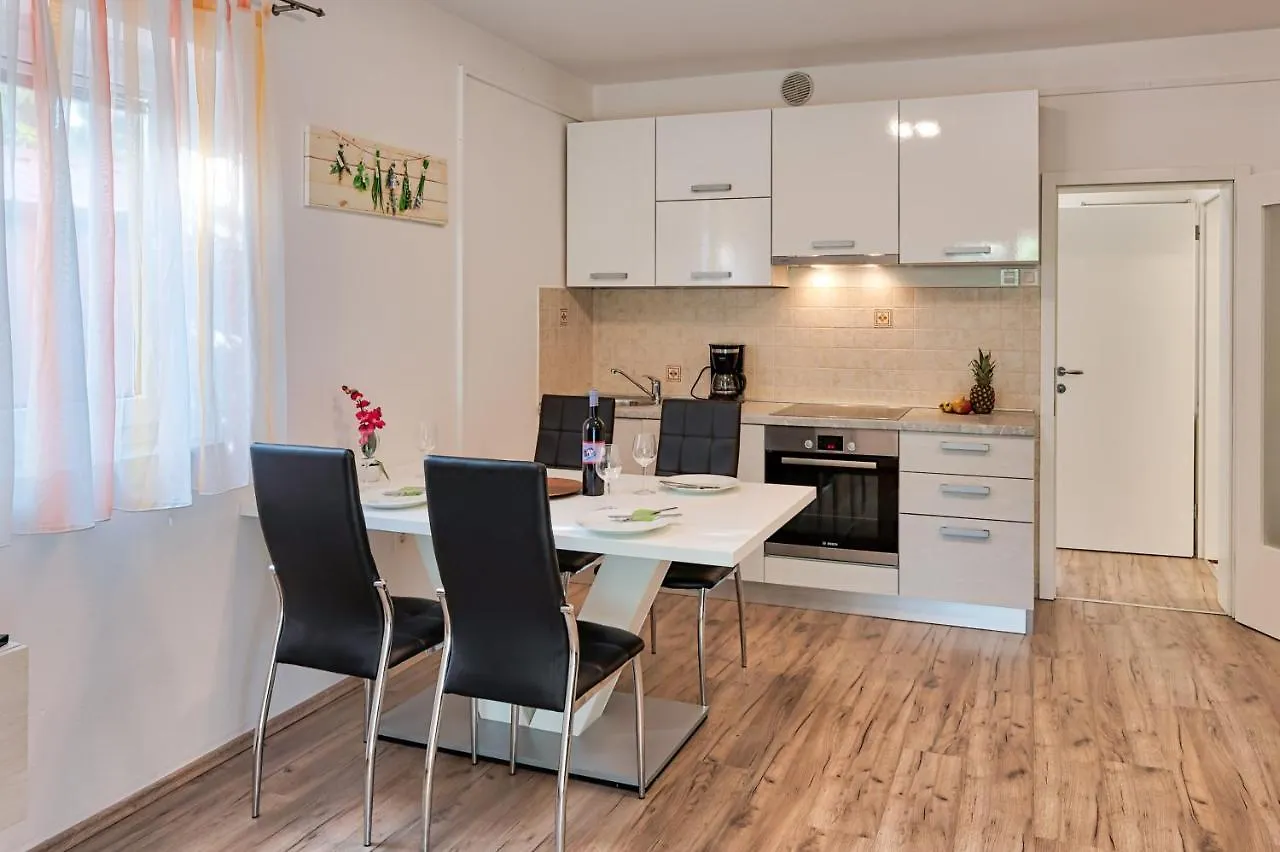 Apartments Lara Medulin
