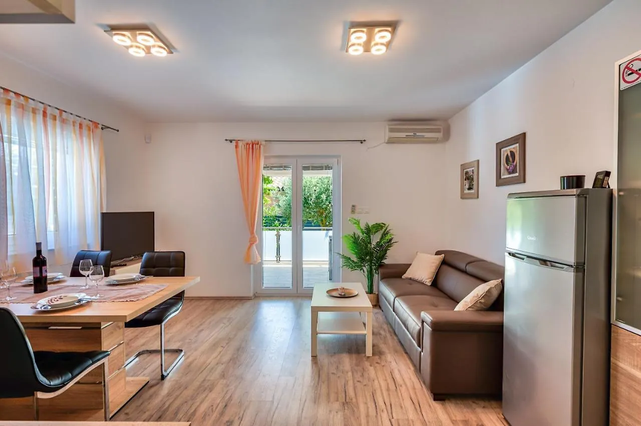 Apartments Lara Medulin Croatia